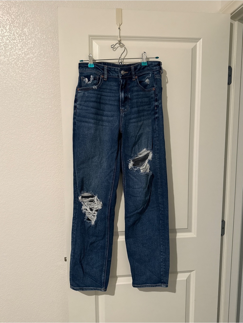 American Eagle Outfitters Blue Distressed Mom Straight Jeans Size 6 Long